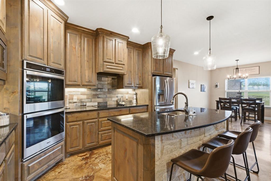 1012 Justin Drive Springtown, TX 76082 - Photo 8 of 40