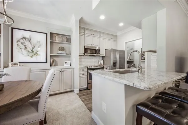 $240,000 | 11622 Tomahawk Creek Parkway, Unit E, Leawood, KS 66211