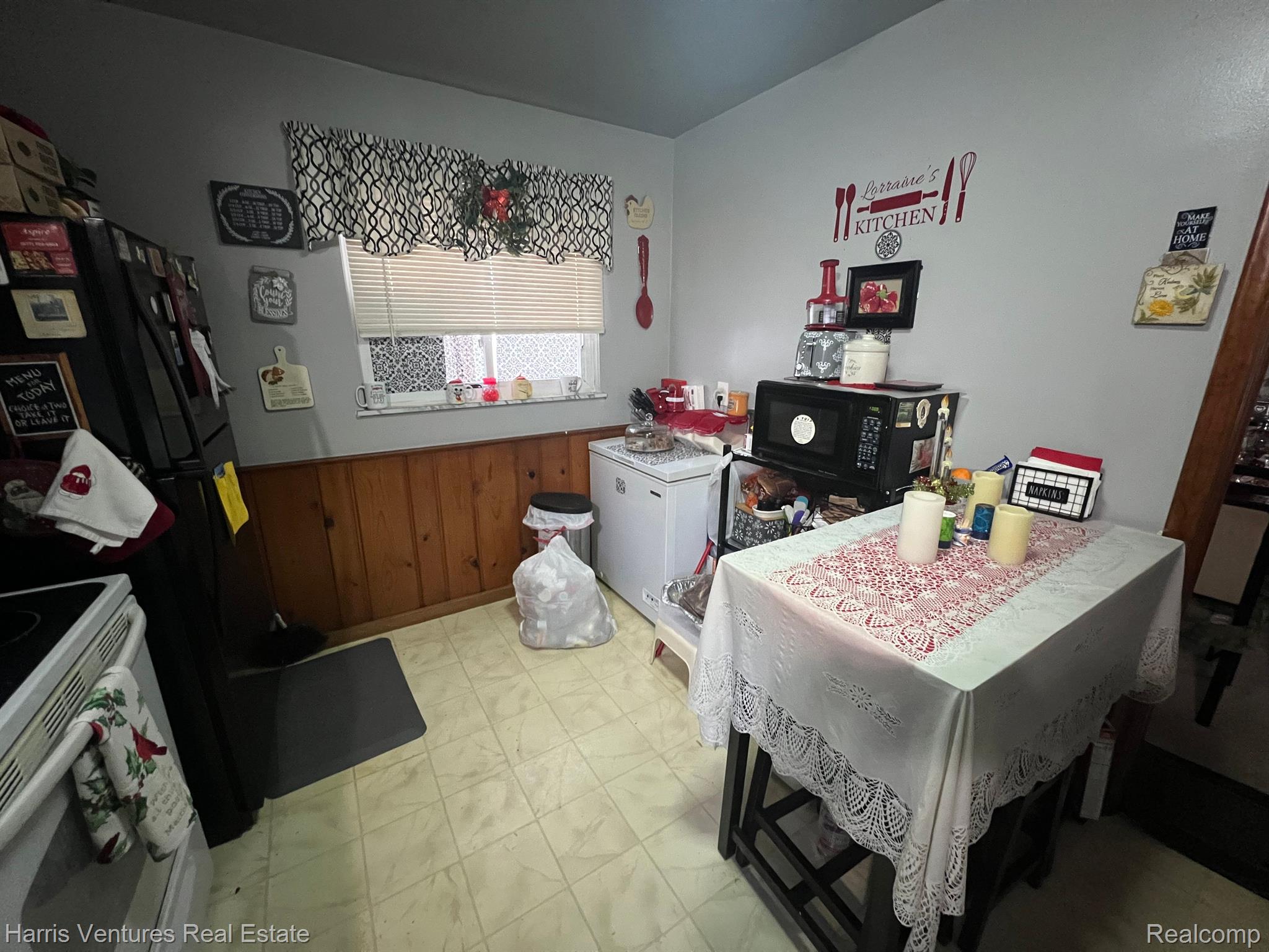 21111-15 Moross Road Grosse Pointe, MI 48236 - Photo 15 of 25 Kitchen (lower)