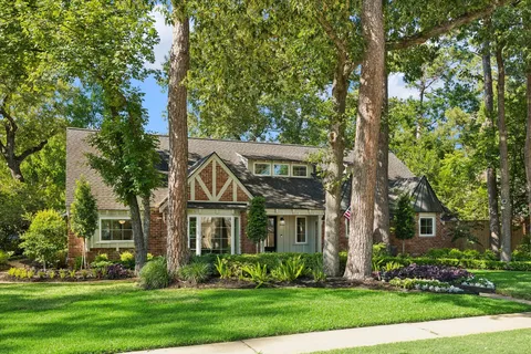 front view of house with a yard