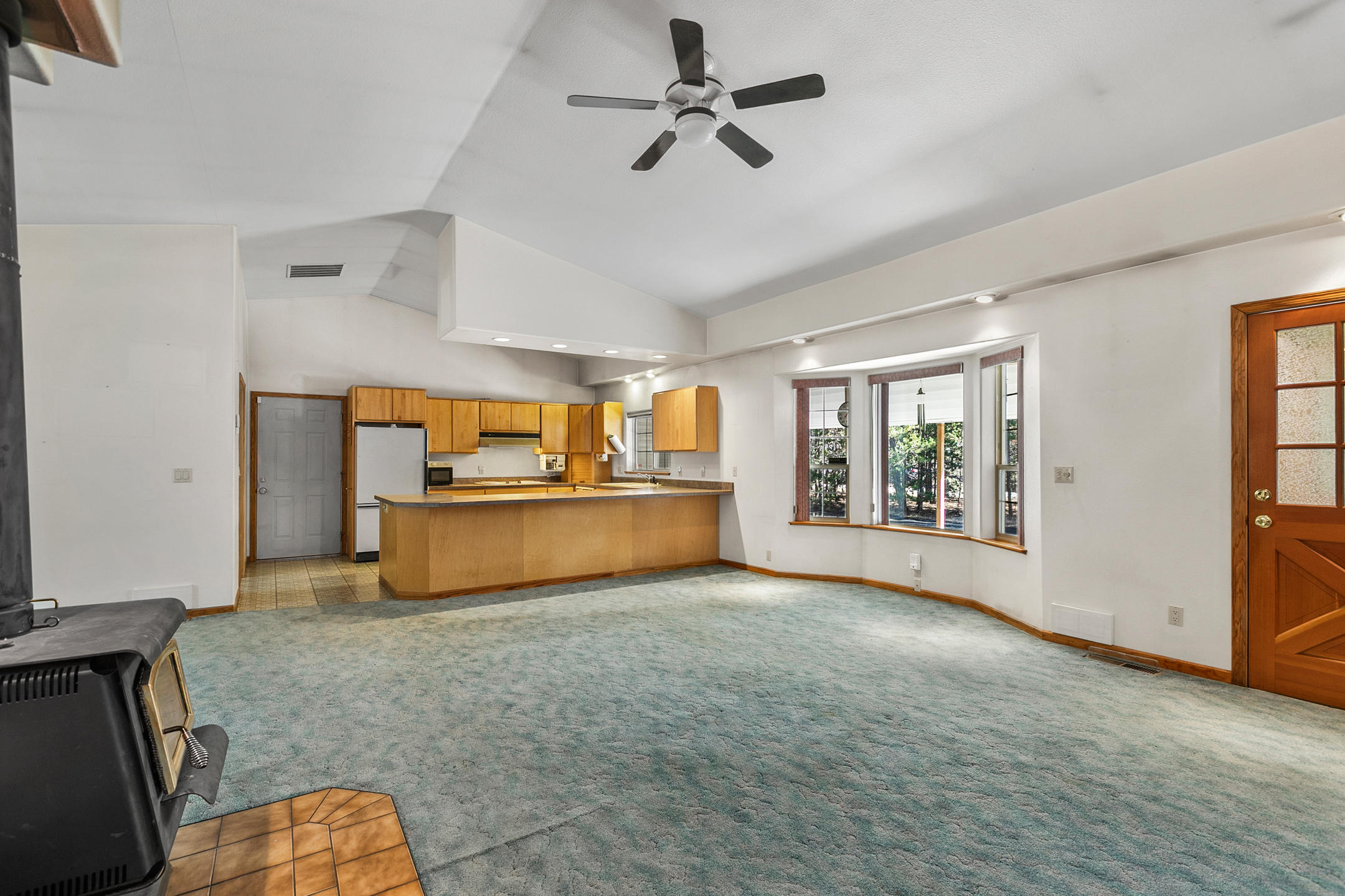 51485 Birch Road La Pine, OR 97739 - Photo 19 of 31 Hall to Kitchen