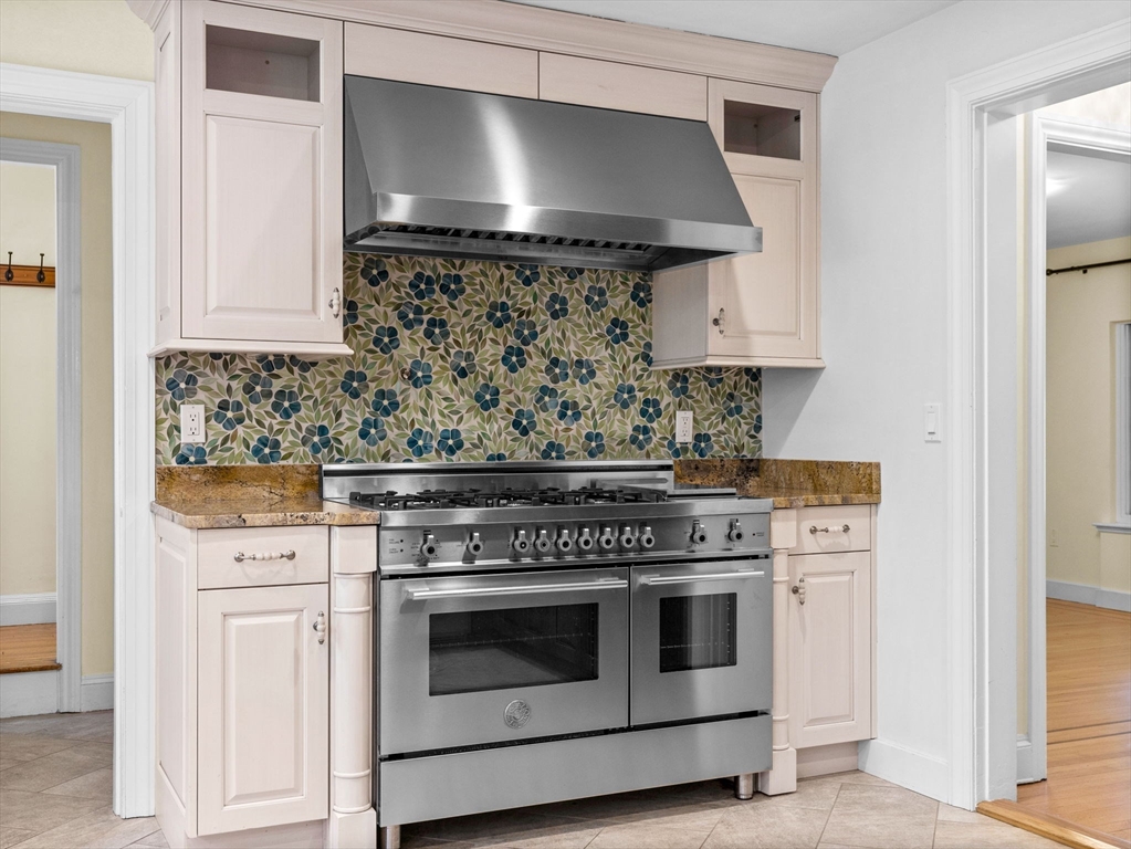 479 Chestnut Street Newton, MA 02468 - Photo 12 of 30