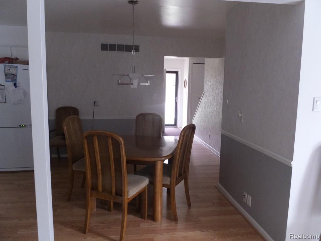 410 Peters Road Milford, MI 48381 - Photo 5 of 28 Breakfast nook/dining area