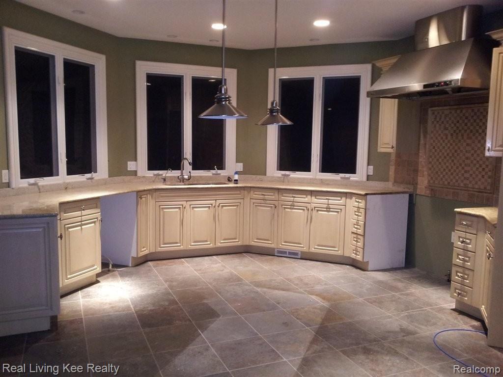 60633 Kunstman Road Ray, MI 48096 - Photo 2 of 17 2013-01-28 18.35.47.jpg