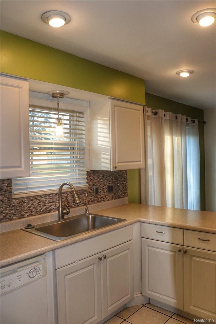 12466 Linden Road Linden, MI 48451 - Photo 6 of 27 E4DB3BD2-4B1C-47AB-82B2-95A5CE80EA1E.jpeg