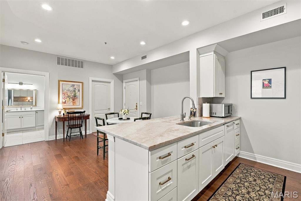 750 South Hanley Road, Unit 470 St. Louis, MO 63105 - Photo 13 of 34 Gallery Image 13