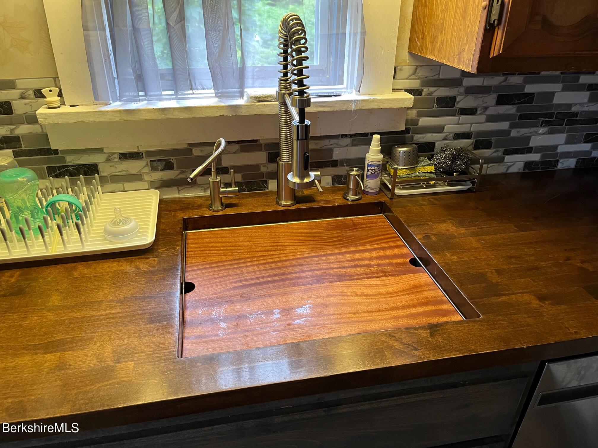 252 R Walnut Street North Adams, MA 01247 - Photo 9 of 43 kitchena
