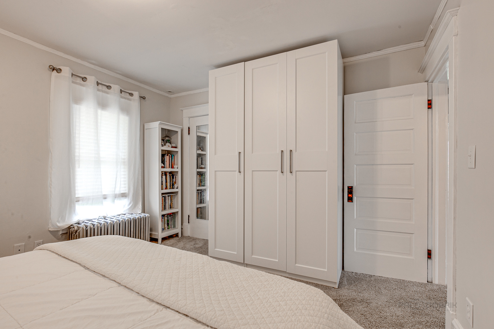 120 Atteridge Road Lake Forest, IL 60045 - Photo 15 of 26 a bedroom with a bed and a window