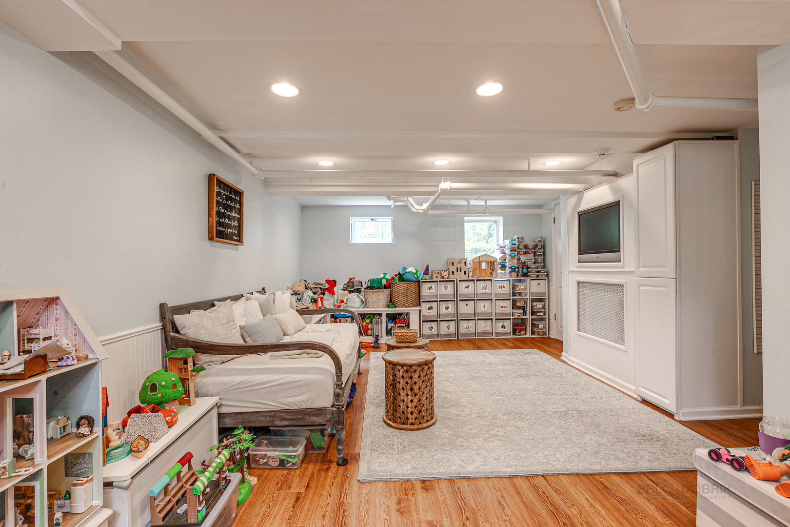 120 Atteridge Road Lake Forest, IL 60045 - Photo 20 of 26 a living room with furniture and a wooden floor