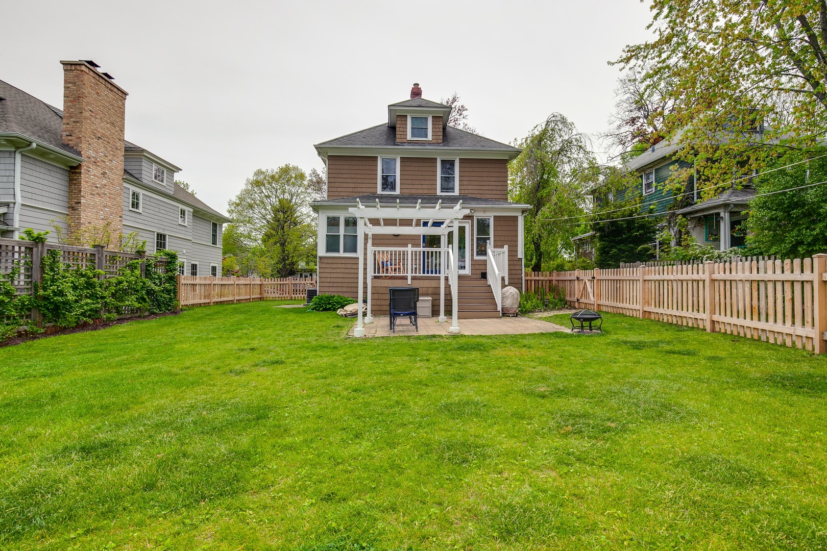 120 Atteridge Road Lake Forest, IL 60045 - Photo 25 of 26 a front view of a house with a yard