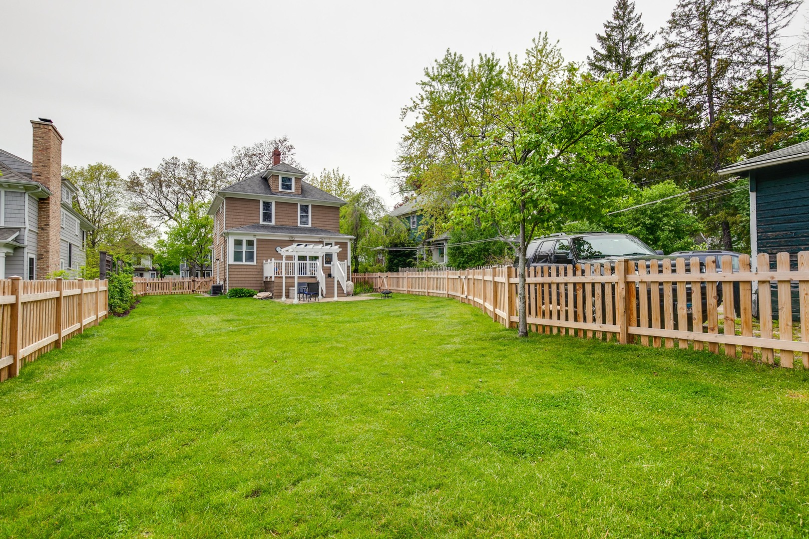 120 Atteridge Road Lake Forest, IL 60045 - Photo 26 of 26 a house view with a garden space