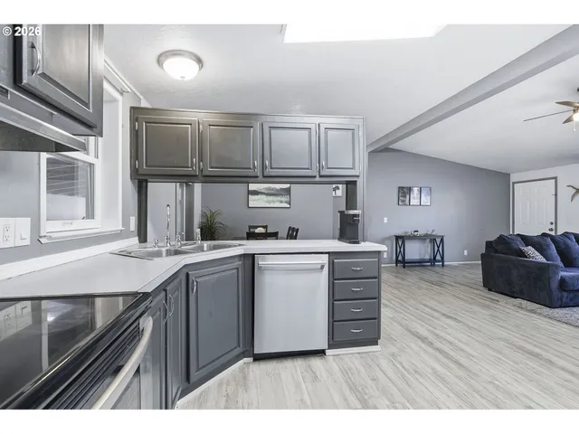 $124,999 | 13517 Southeast Pardee Drive, Portland, OR 97236