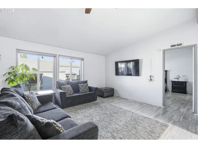 $124,999 | 13517 Southeast Pardee Drive, Portland, OR 97236