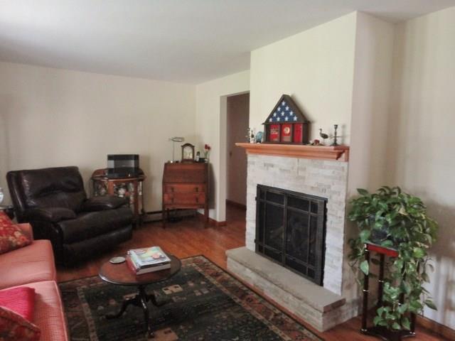 193 Cranberry Road Grove City, PA 16127 - Photo 3 of 11 Gas fireplace located in the living room.