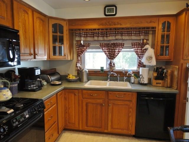 193 Cranberry Road Grove City, PA 16127 - Photo 5 of 11 Eat-in-kitchen.