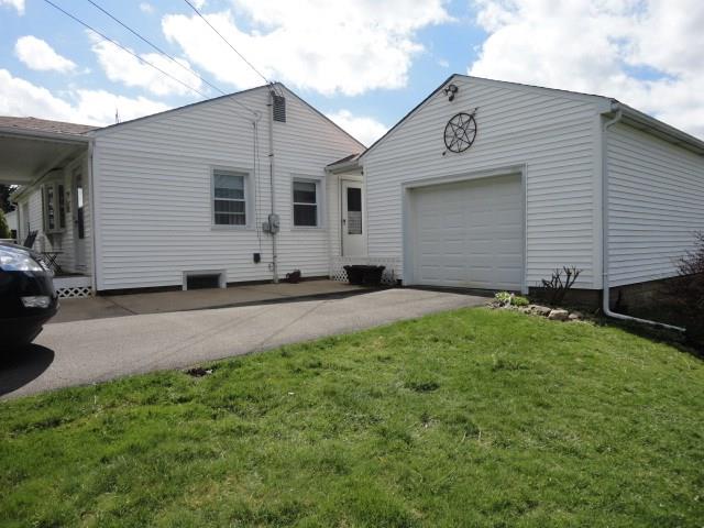 193 Cranberry Road Grove City, PA 16127 - Photo 9 of 11 1 car-detached garage.