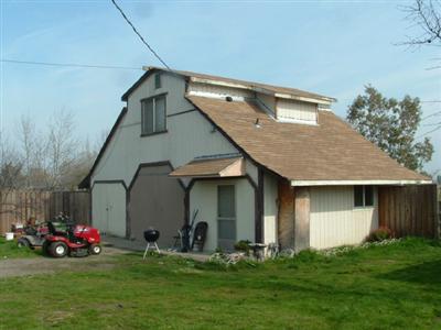 2025 Wood Road Fulton, CA 95439 - Photo 3 of 8 Barn with loft above. Middle door is a drive thru to back pasture. Single door on the right is to loft above.