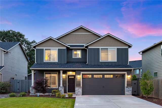 a view of a house with yard and plants