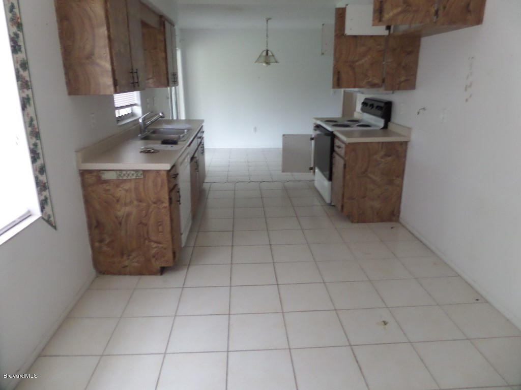 219 Capron Road Cocoa, FL 32927 - Photo 5 of 14 Kitchen