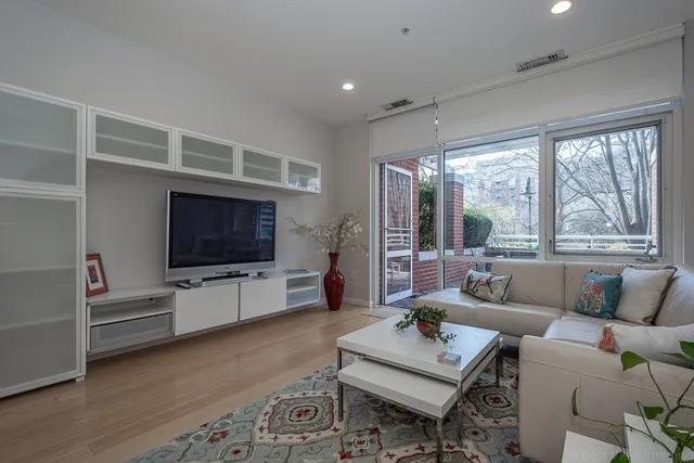 $835,000 | 6 Canal Park, Unit 105, Cambridge, MA 02141