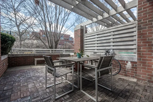 $835,000 | 6 Canal Park, Unit 105, Cambridge, MA 02141