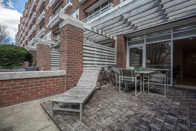 $835,000 | 6 Canal Park, Unit 105, Cambridge, MA 02141