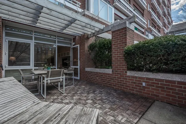$835,000 | 6 Canal Park, Unit 105, Cambridge, MA 02141