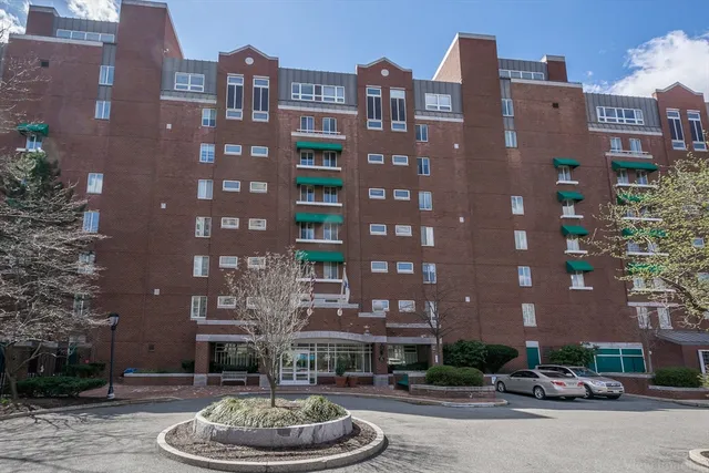 $835,000 | 6 Canal Park, Unit 105, Cambridge, MA 02141