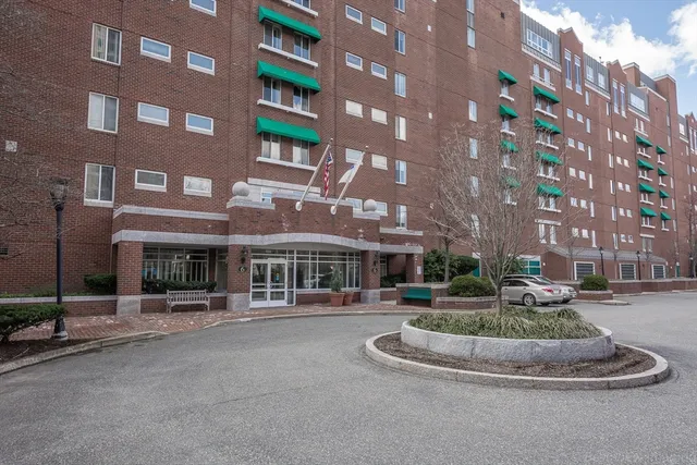 $835,000 | 6 Canal Park, Unit 105, Cambridge, MA 02141