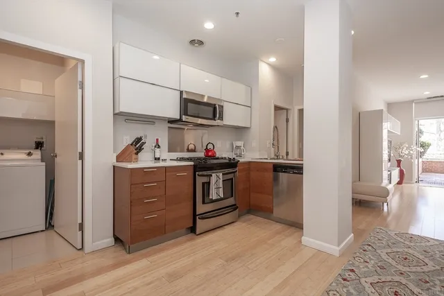 $835,000 | 6 Canal Park, Unit 105, Cambridge, MA 02141