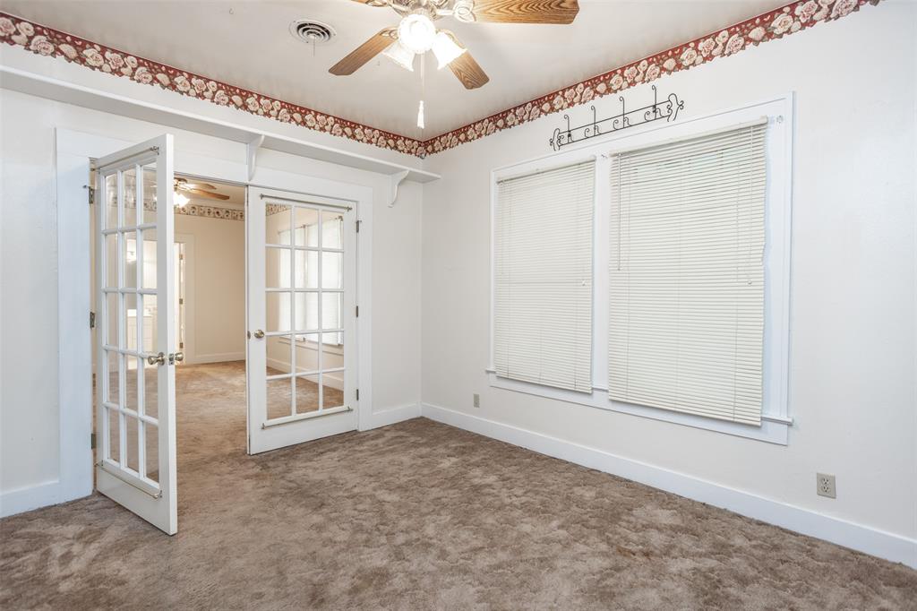 206 Ritchey Street Gainesville, TX 76240 - Photo 16 of 36 a view of an empty room