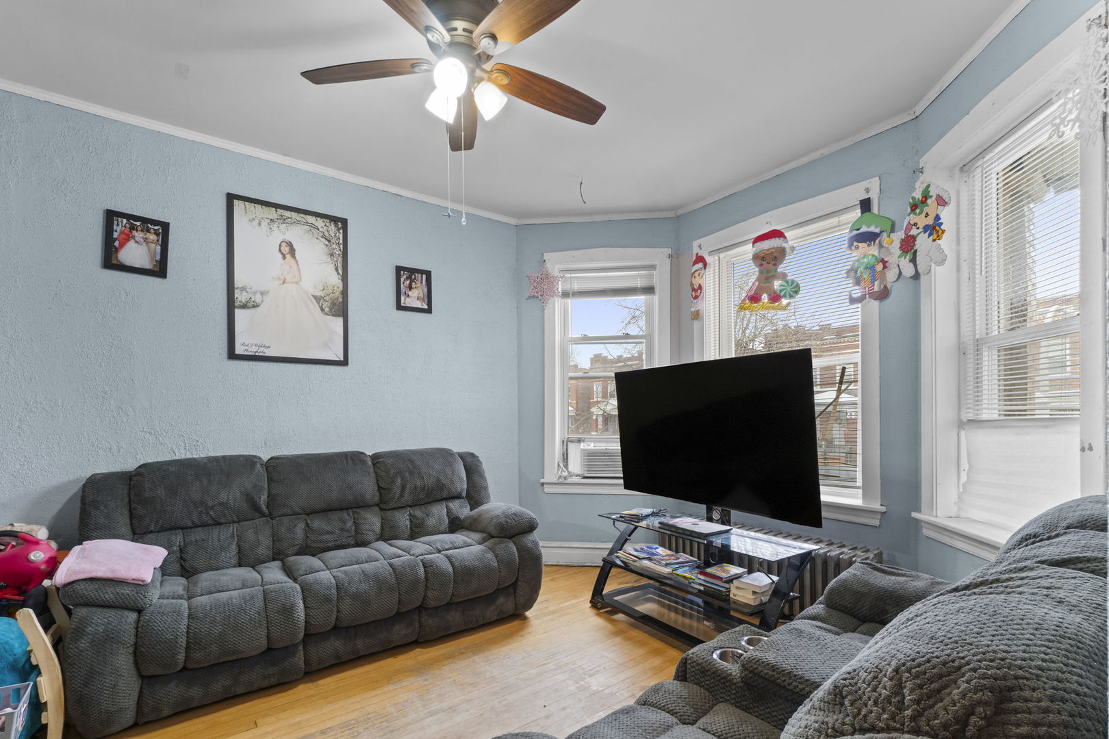 4920 West Iowa Street Chicago, IL 60651 - Photo 17 of 33 a living room with furniture and a flat screen tv