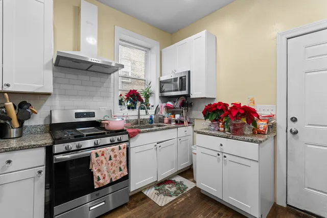 $440,000 | 4920 West Iowa Street, Chicago, IL 60651