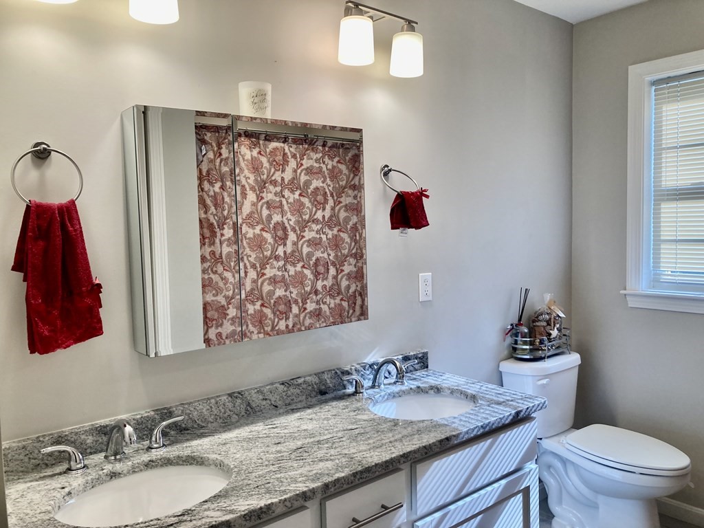 4 Lancaster Road Randolph, MA 02368 - Photo 8 of 29 Gallery Image 8