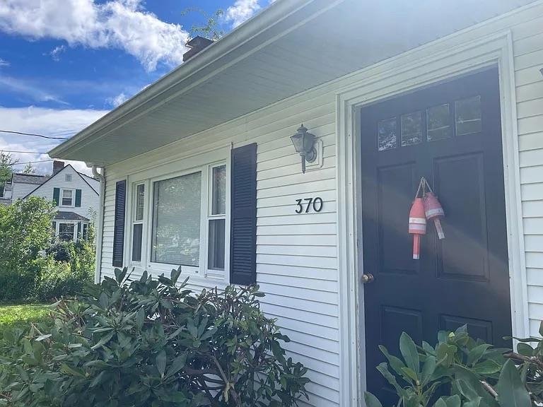 370 Wallis Road Rye, NH 03870 - Photo 2 of 33