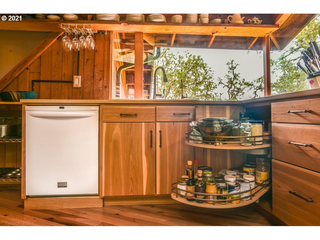 85220 Florence Road Eugene, OR 97405 - Photo 12 of 32 Gallery Image 12