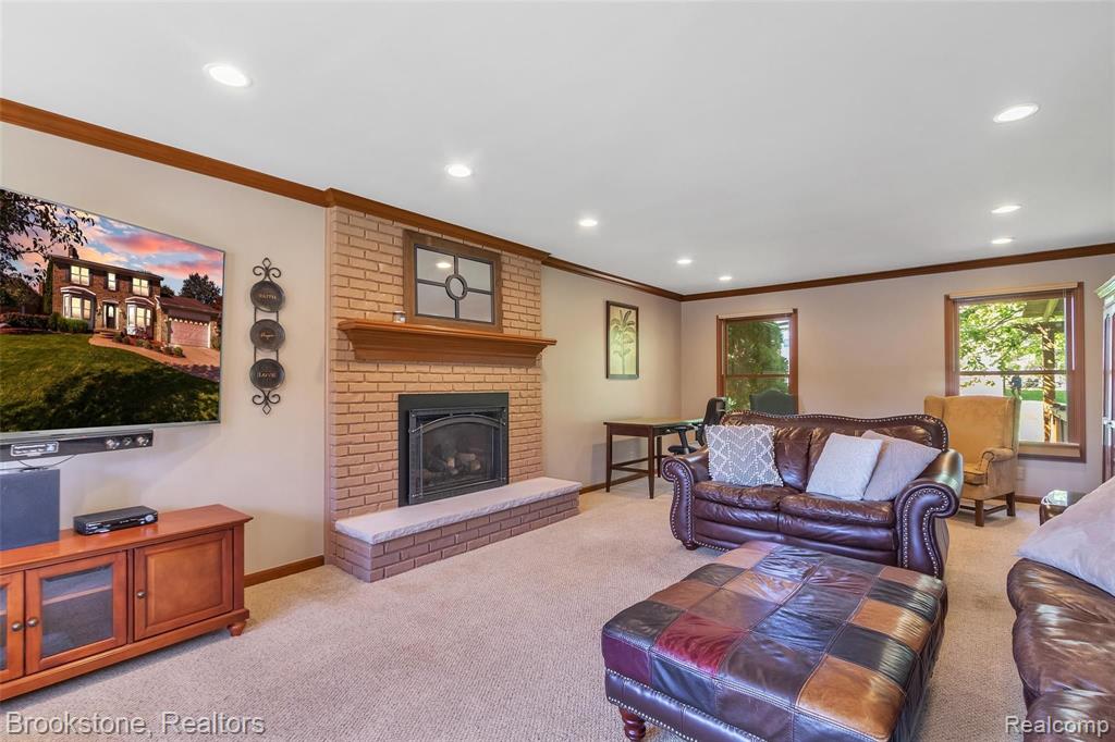 1387 Royal Crescent Street Rochester Hills, MI 48306 - Photo 2 of 33