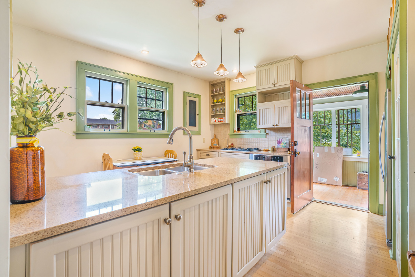 348 West Palatine Road Palatine, IL 60067 - Photo 9 of 40