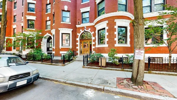 $4,200 | 102 Gainsborough Street, Unit 204E, Boston, MA 02115