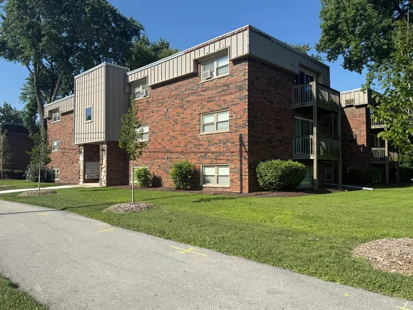$1,650 | 5720 East Avenue, Unit 3A, Countryside, IL 60525
