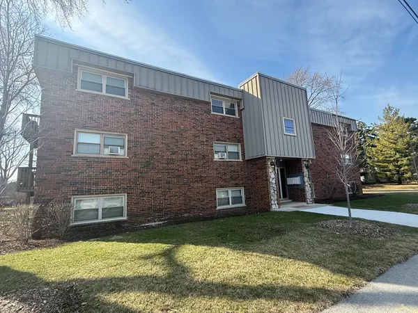 $1,650 | 5720 East Avenue, Unit 3A, Countryside, IL 60525