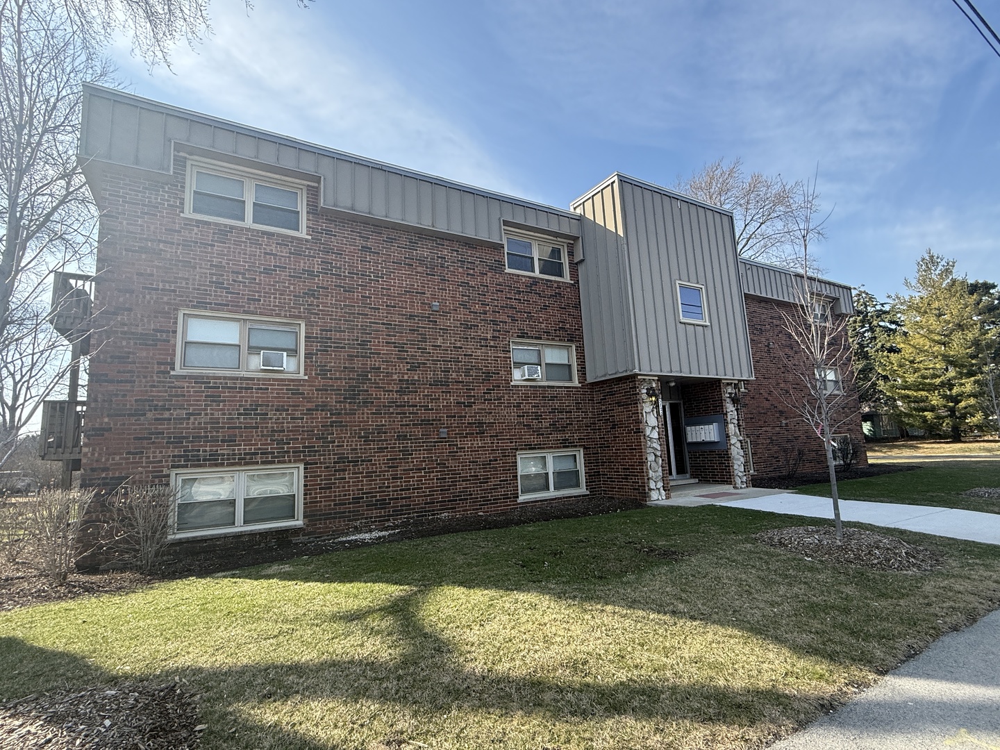 5720 East Avenue, Unit 3A Countryside, IL 60525 - Photo 2 of 10
