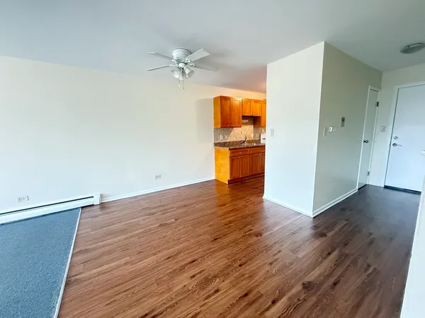 $1,650 | 5720 East Avenue, Unit 3A, Countryside, IL 60525