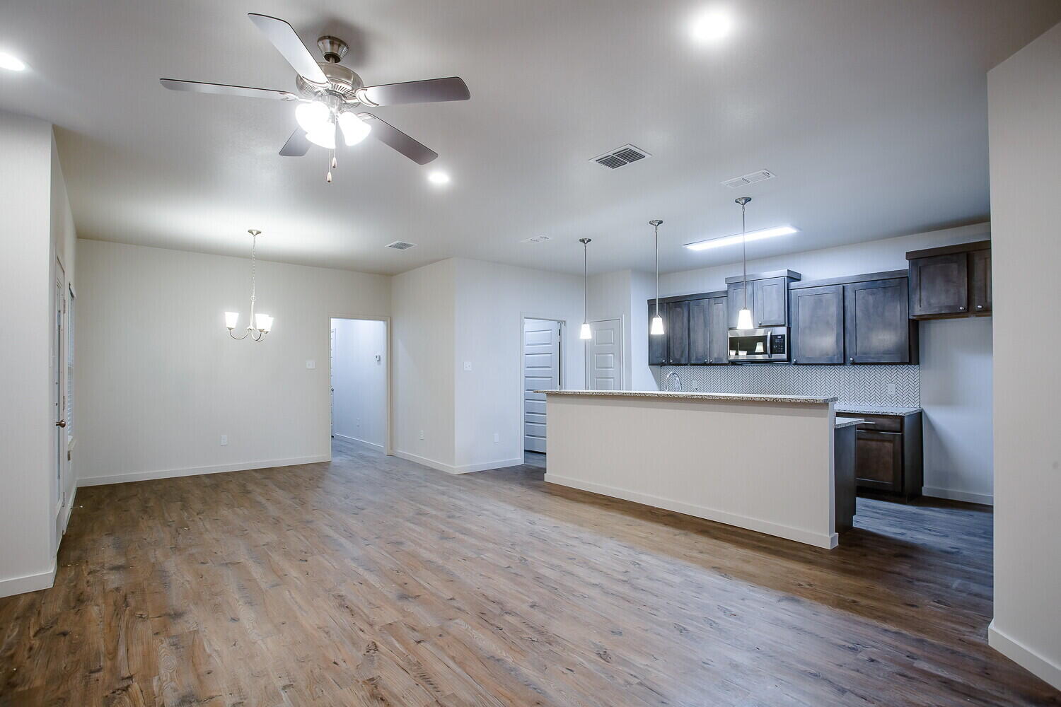 2533 134th Street Lubbock, TX 79423 - Photo 3 of 14 2533-102