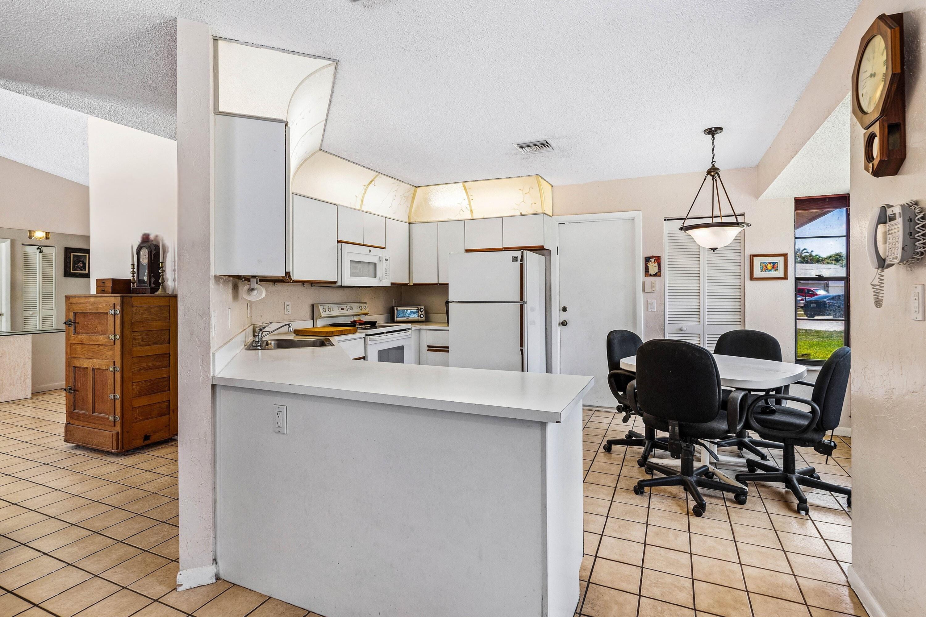 9792 Majorca Place Boca Raton, FL 33434 - Photo 11 of 34 Kitchen