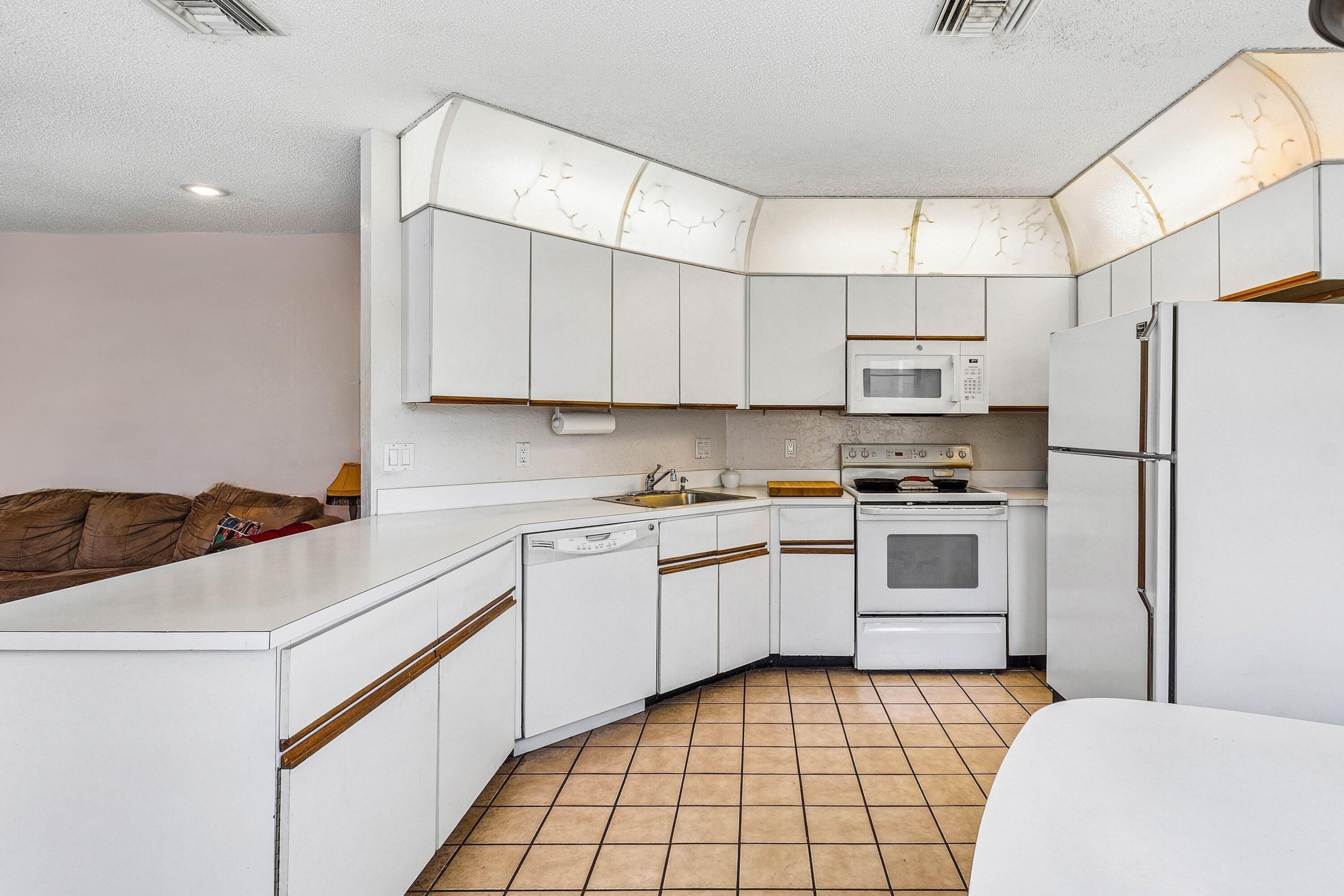 9792 Majorca Place Boca Raton, FL 33434 - Photo 13 of 34 Kitchen