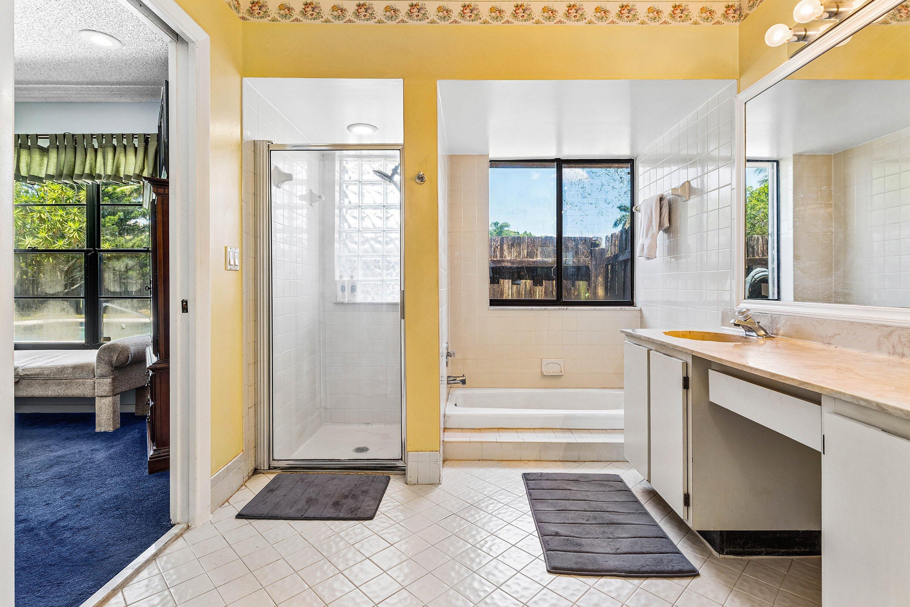 9792 Majorca Place Boca Raton, FL 33434 - Photo 17 of 34 Primary Bath