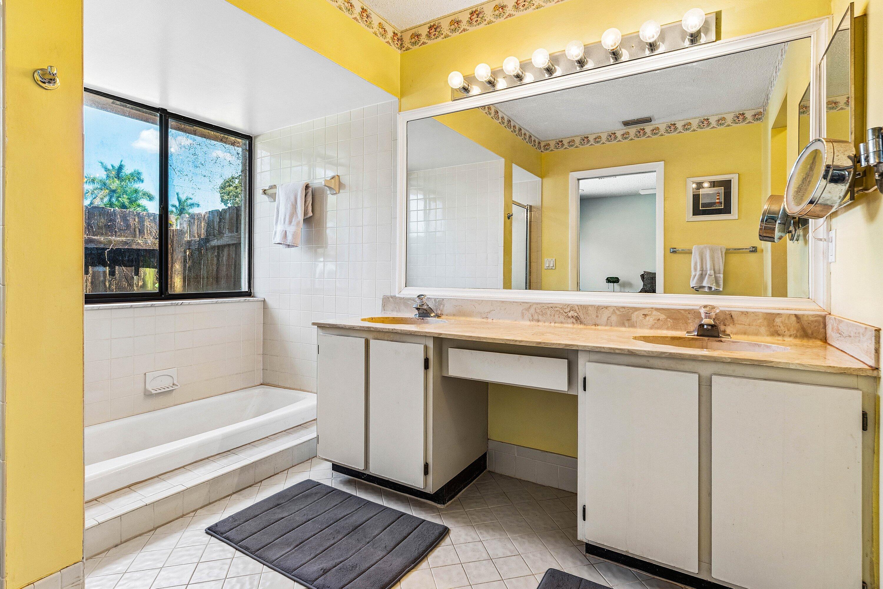 9792 Majorca Place Boca Raton, FL 33434 - Photo 18 of 34 Primary Bath