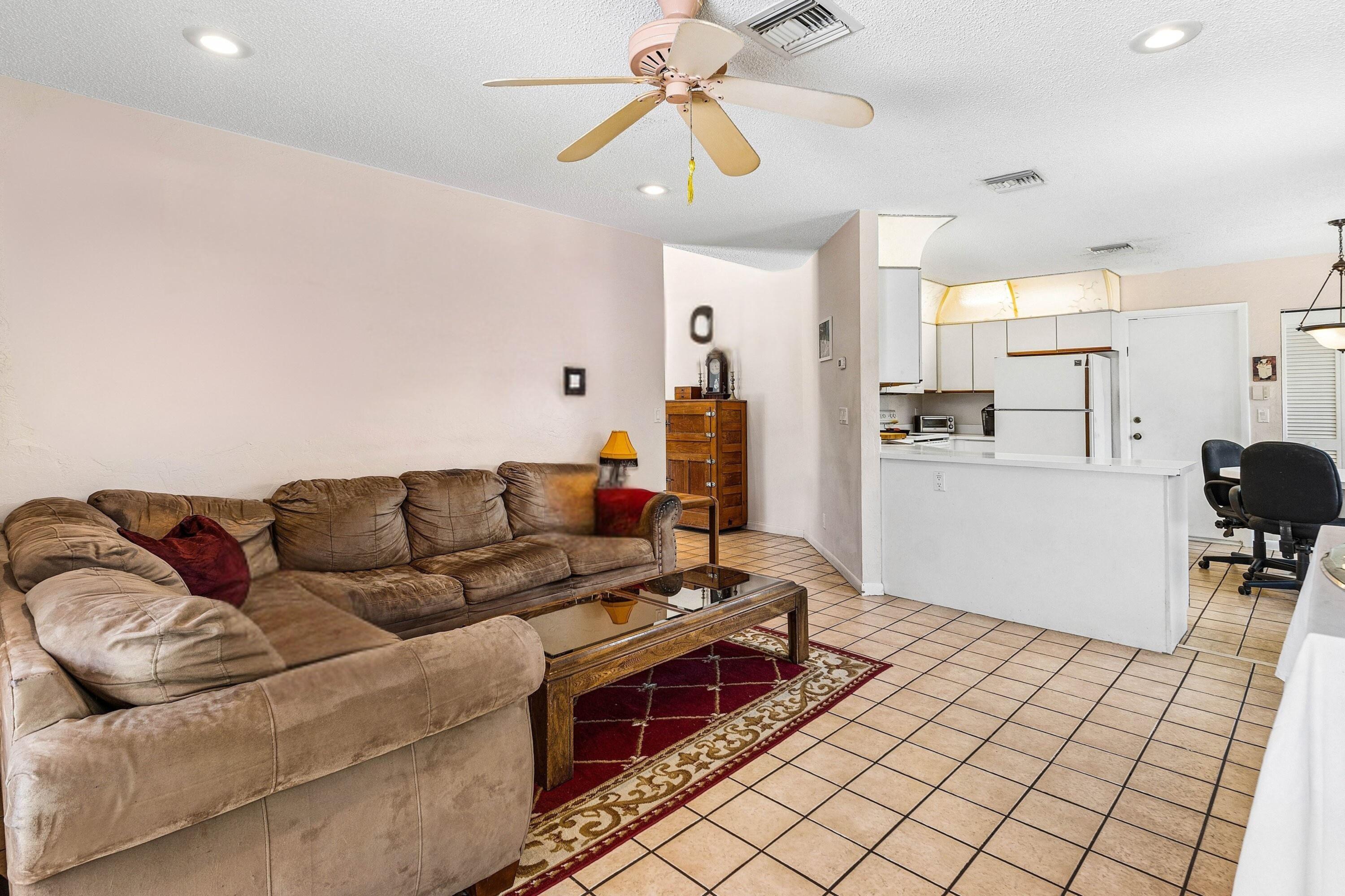 9792 Majorca Place Boca Raton, FL 33434 - Photo 9 of 34 Living Room
