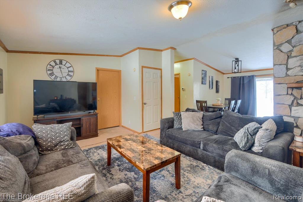 8247 Center Road Mount Morris, MI 48458 - Photo 5 of 46